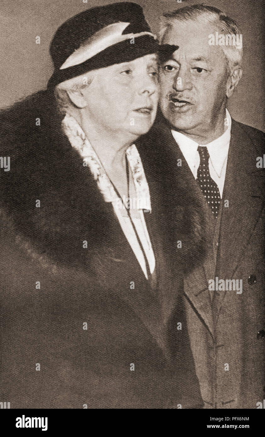 Joseph Wright Harriman, 1867 - 1949. Präsident von Harriman National Bank und Trust Company, hier mit seiner Frau im Jahr 1934 gesehen, nachdem sein Versuch, in dem er wegen Betrugs verurteilt wurde. Von diesen enormen Jahre, veröffentlicht 1938. Stockfoto