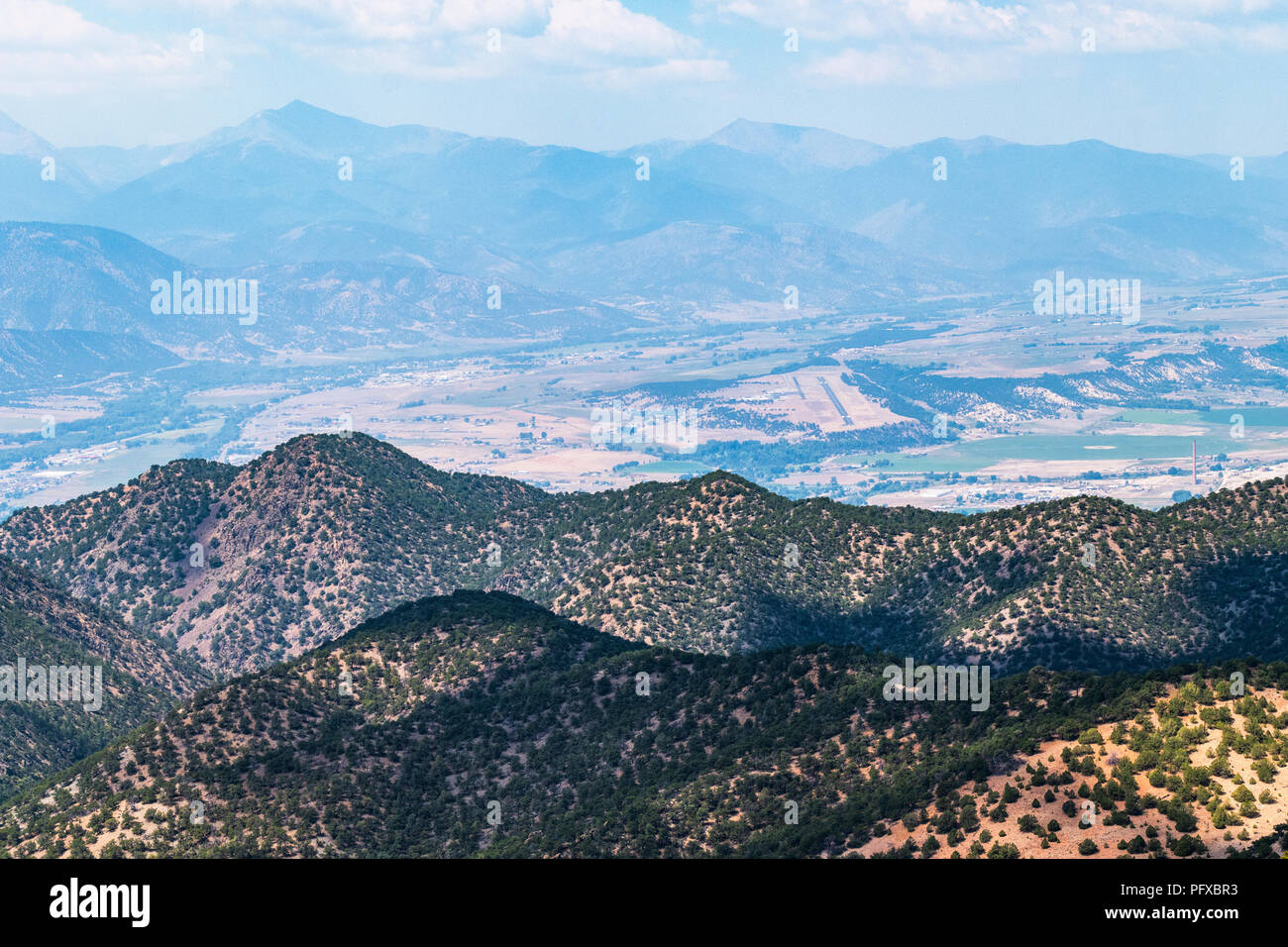 Wald Feuer Rauch; hoher Aussichtspunkt Blick von harriett Alexander Air Field; Salida & Arkansas River Valley aus dem Krater; USA Stockfoto