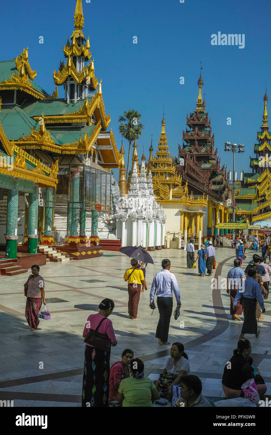 Shwedagon Pagode, der sehr heiligen buddhistischen Pagode in Myanmar. Yangon, Myanmar-Mars, 2015. Stockfoto