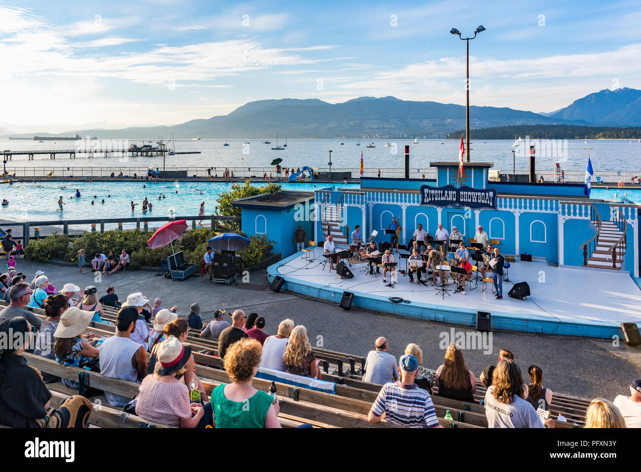 Urbana Gemeinschaft Jazz Orchestra, Kitsilano Showboat Bühne, Kitsilano, Vancouver, British Columbia, Kanada Stockfoto