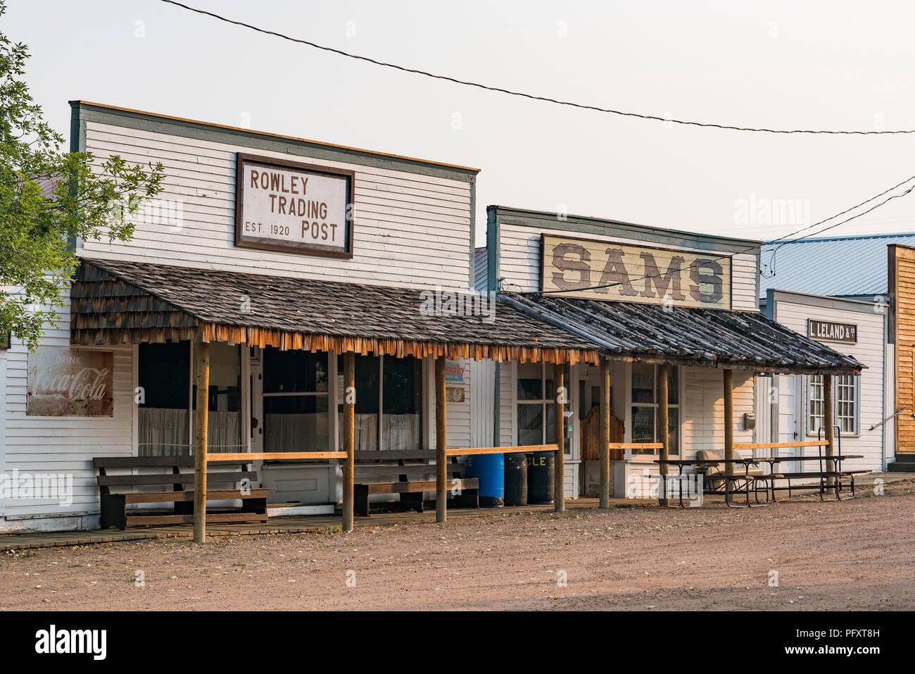 Eine Kombination von restaurierten Pionier Gebäuden und alten Film setzt, mischen sie sich in Rowley, Alberta, Kanada. Stockfoto