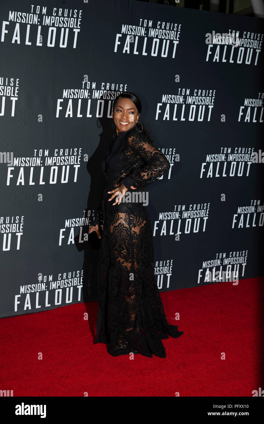 Schauspielerin Angela Bassett auf dem roten Teppich vor ein Screening von Mission Impossible Fallout ein das Smithsonian National Air und Space Museum am 22. Juli in Washington, DC. Stockfoto