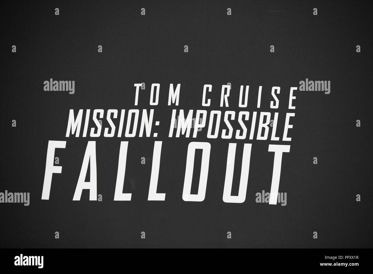 Ein förderndes Zeichen in der Nähe der roten Caret vor ein Screening von Mission Impossible Fallout ein das Smithsonian National Air und Space Museum am 22. Juli in Washington, DC. Stockfoto