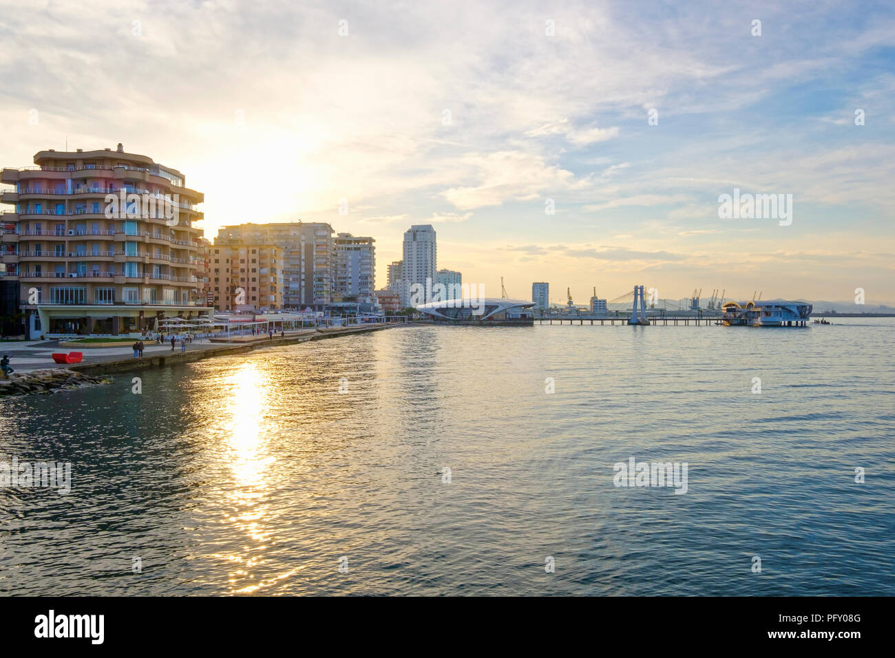 Waterfront im Sonnenaufgang, Durres, Durrës, Albanien Stockfoto