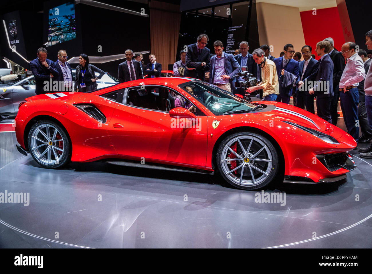 Genf, Schweiz - 6. MÄRZ 2018: Ferrari 488 Pista Sport Auto auf dem 88. Internationalen Automobilsalon in Genf präsentiert. Stockfoto