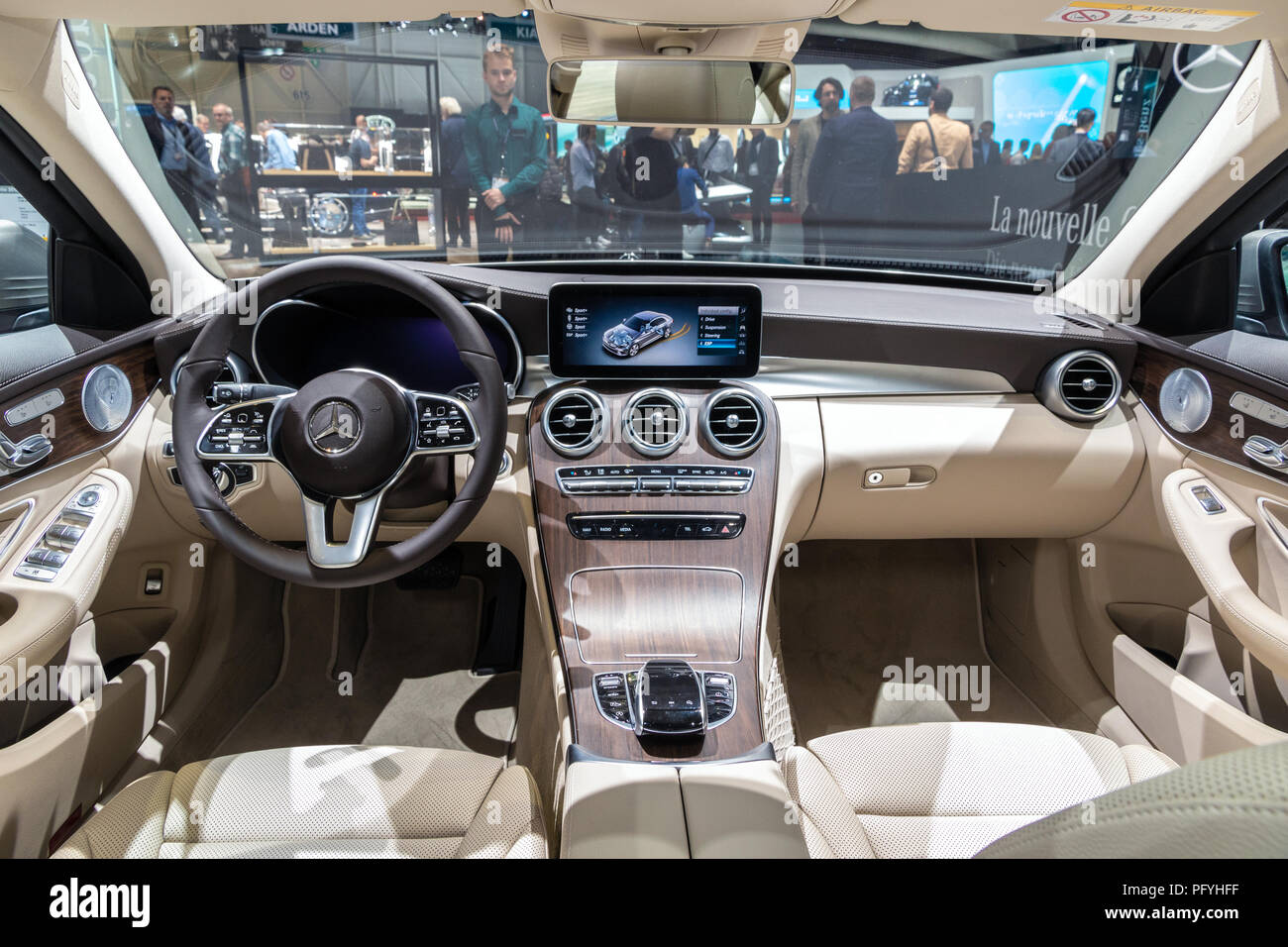 Genf, Schweiz - 7. MÄRZ 2018: Innenansicht des neuen Mercedes-Benz C-Klasse  C 200 Auto auf dem 88. Internationalen Automobilsalon in Genf präsentiert  Stockfotografie - Alamy