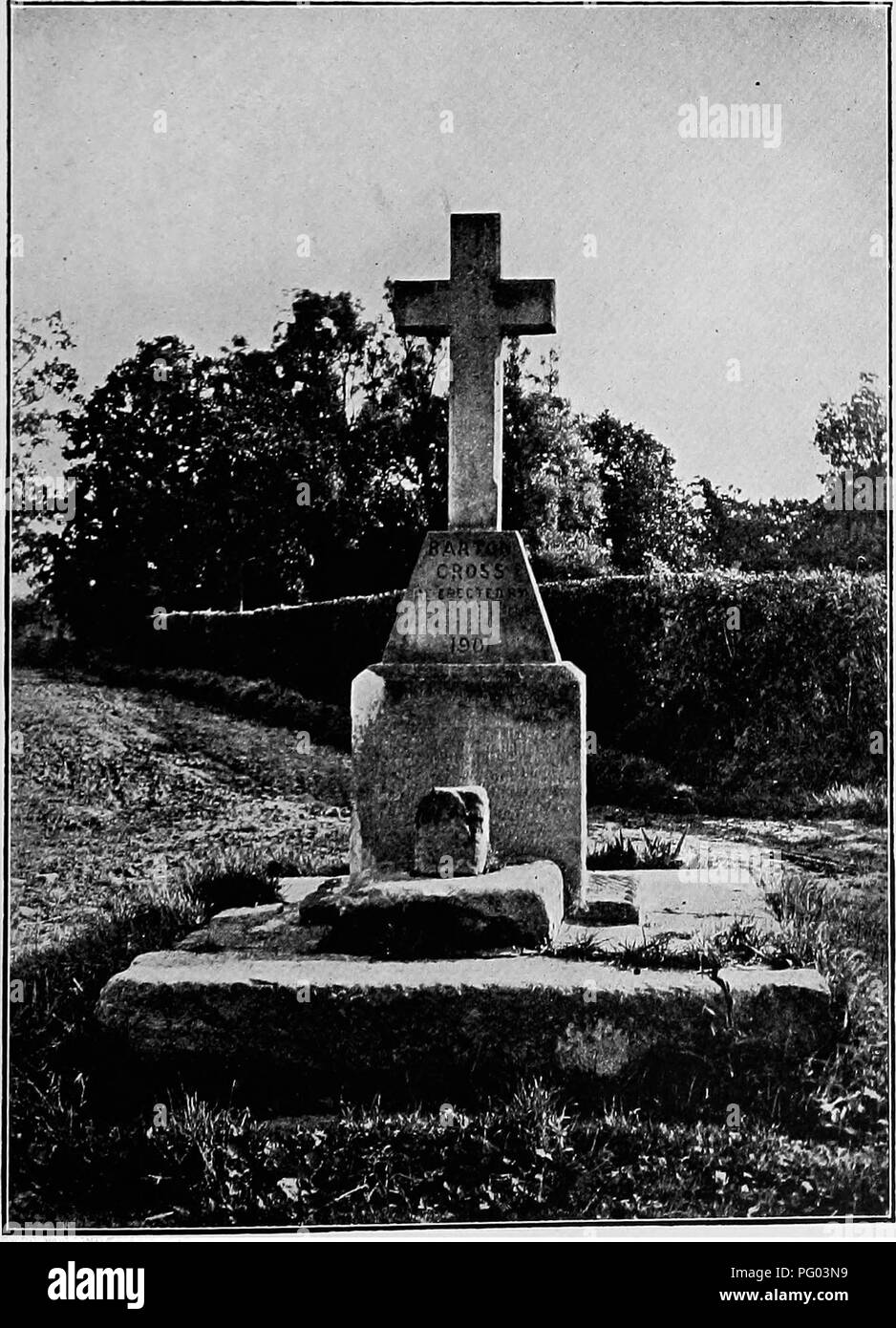 . Die Victoria Geschichte der Grafschaft von Lancaster;. Natural History. Broughton Kirche aus dem Nordwesten. Barton Cross (wiederhergestellt). Bitte beachten Sie, dass diese Bilder sind von der gescannten Seite Bilder, die digital für die Lesbarkeit verbessert haben mögen - Färbung und Aussehen dieser Abbildungen können nicht perfekt dem Original ähneln. extrahiert. Farrer, William, 1861-1924, ed; Brownbill, J., gemeinsame Hrsg. London [Polizist] Stockfoto