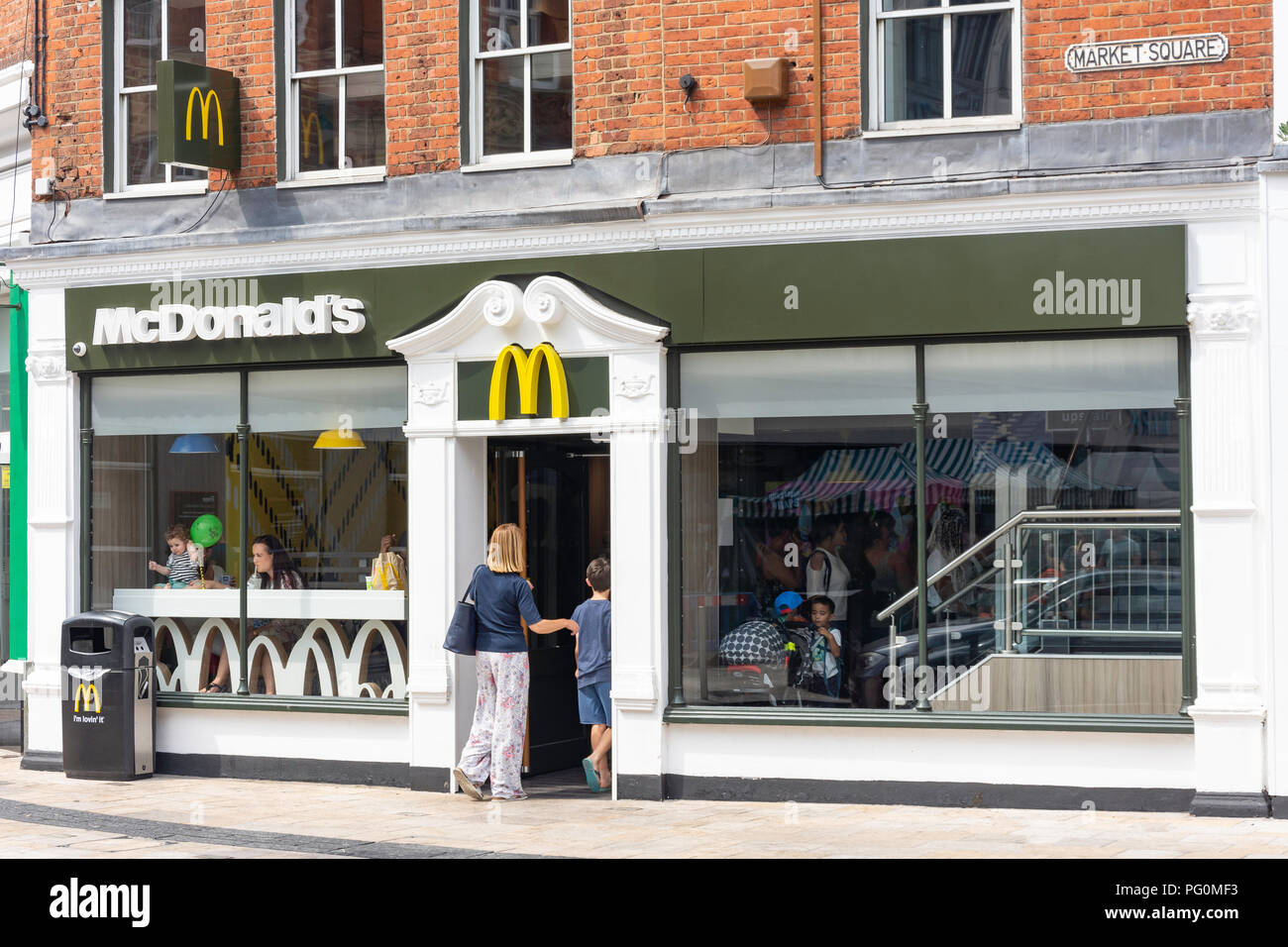 McDonald's Fast Food Restaurant, Market Square, High Street, Bromley, London Borough von Bromley, Greater London, England, Vereinigtes Königreich Stockfoto