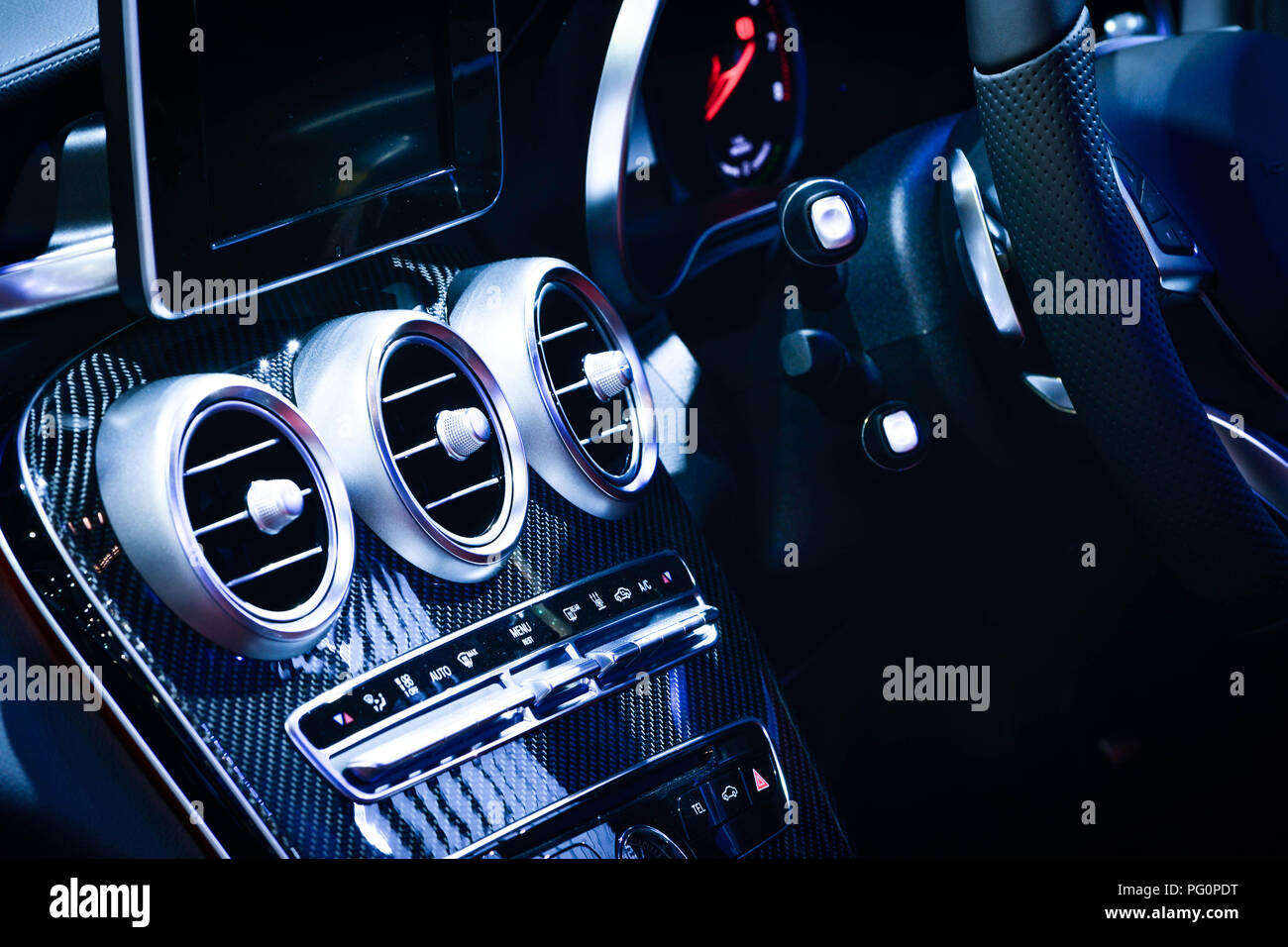 Modernes auto Lüftung und Klimaanlage auf Systemsteuerung Stockfotografie -  Alamy