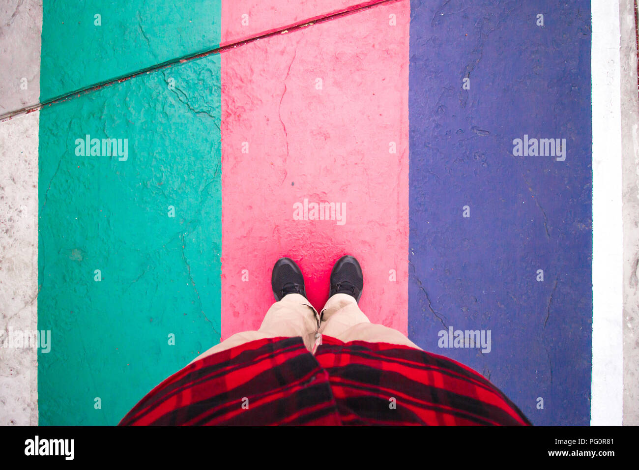 Auf der Plattform von drei Farben Stockfoto