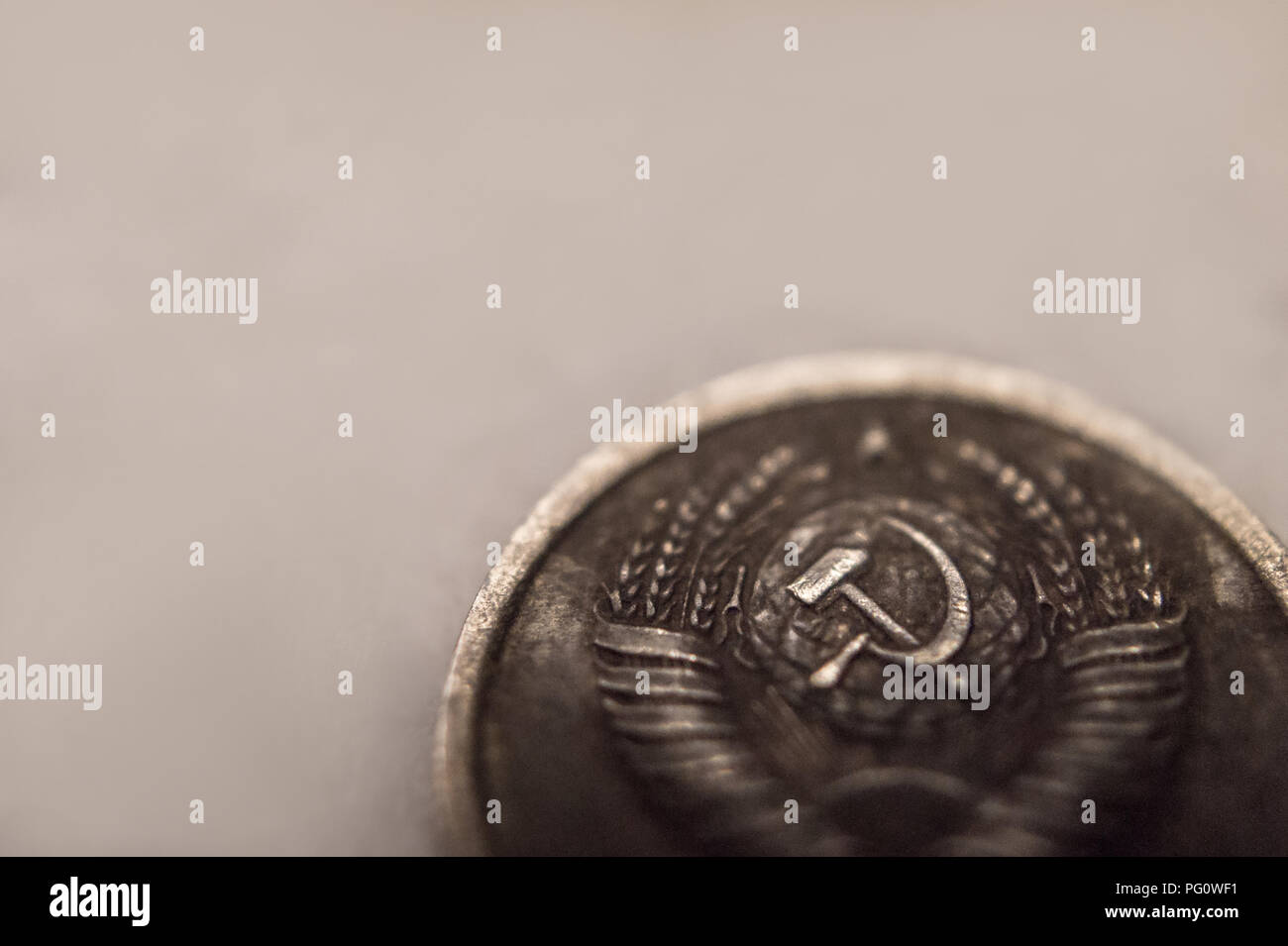 Nahaufnahme der UDSSR Wappen auf dem alten sowjetischen Kupfer Münze Stockfoto