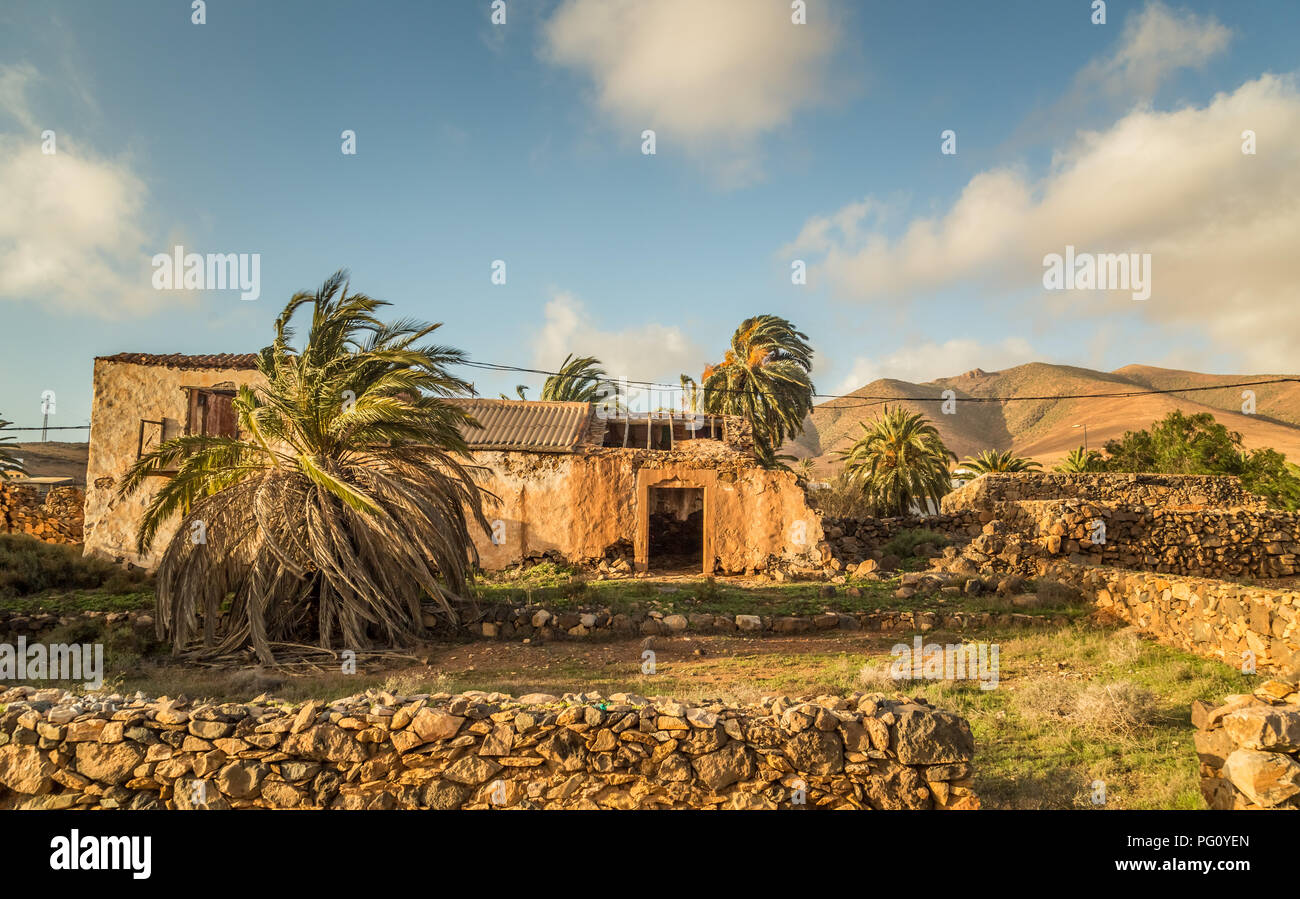 Abandoned Stone House Stockfotos & Abandoned Stone House Bilder - Seite