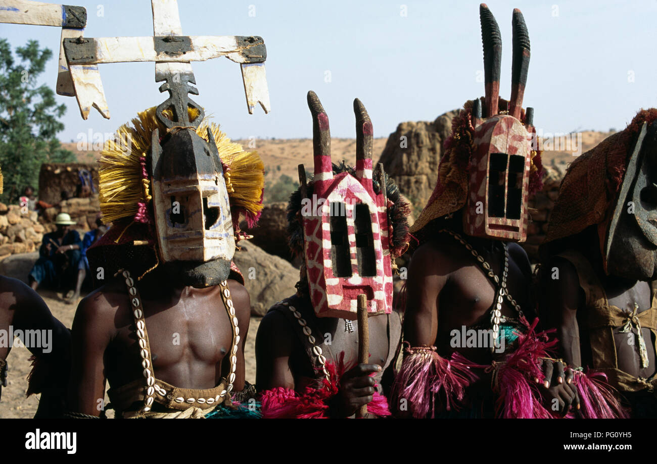 Maske Tänzer im Dorf Nombori, Dogon, Mali für redaktionelle NUR VERWENDEN Stockfoto