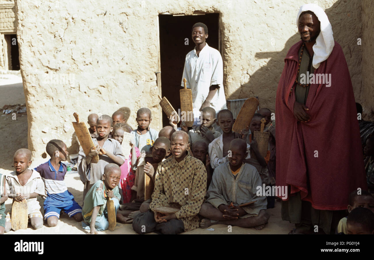 Schüler und Mitarbeiter an die Koranschule in Timbuktu, Mali für redaktionelle NUR VERWENDEN Stockfoto