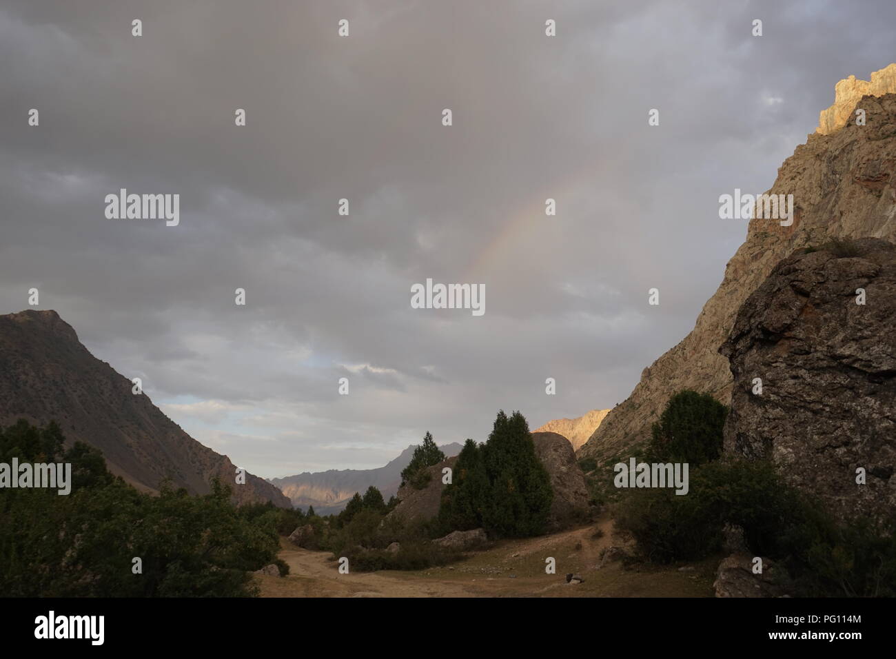 Regenbogen über die Berge, Fann Mountains, Tadschikistan Stockfoto