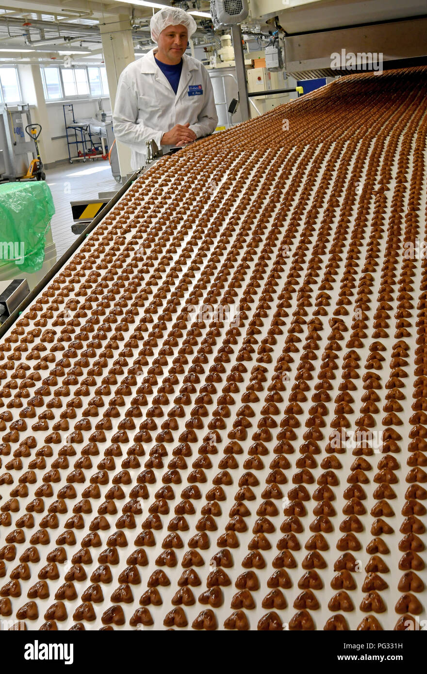 Biscuit production line Stockfotos und bilder Kaufen Seite 2 Alamy