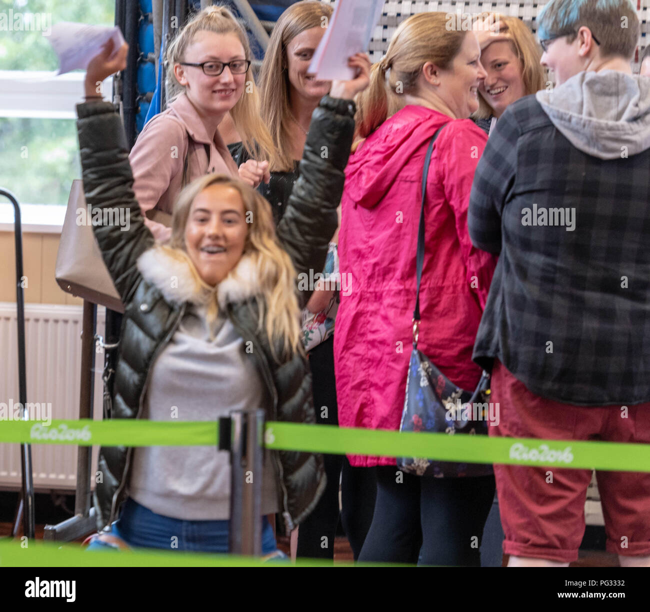 Brentwood Essex 23. August 2018, die die Studierenden erhalten, GCSE Ergebnisse bei Becket Tasten Kirche von England Schule ein Estatic Layla-May Watson celebrters Ihr resutls credit Ian Davidso/Alamy leben Nachrichten Stockfoto