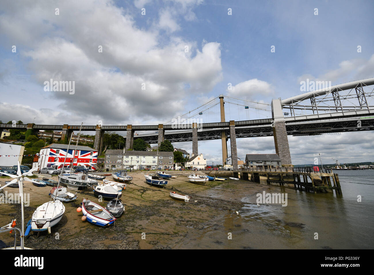 Saltash, Cornwall, UK. 23 Aug, 2018. UK Wetter. Sonnige luchtime in Saltash. Foto: Simon Maycock/Alamy leben Nachrichten Stockfoto