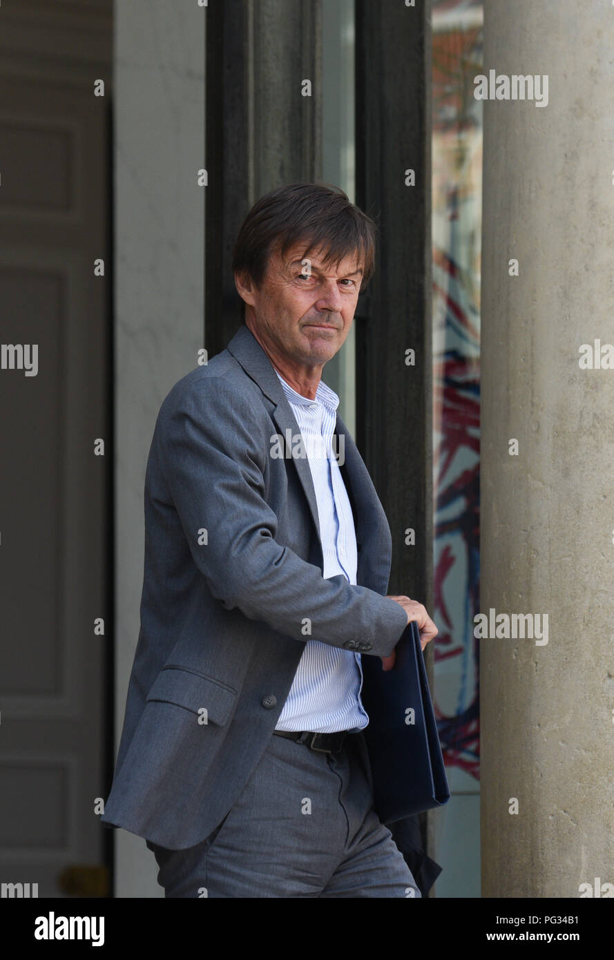 Paris, Frankreich. August 22, 2018 - Paris, Frankreich: der französische Minister für Umwelt Nicolas Hulot verlässt das Elysee Palace nach dem Ministerrat. Le Ministre de l'Environnement, Nicolas Hulot, a la sortie du Conseil des Ministres de la rentree. *** Frankreich/KEINE VERKÄUFE IN DEN FRANZÖSISCHEN MEDIEN *** Credit: Idealink Fotografie/Alamy leben Nachrichten Stockfoto