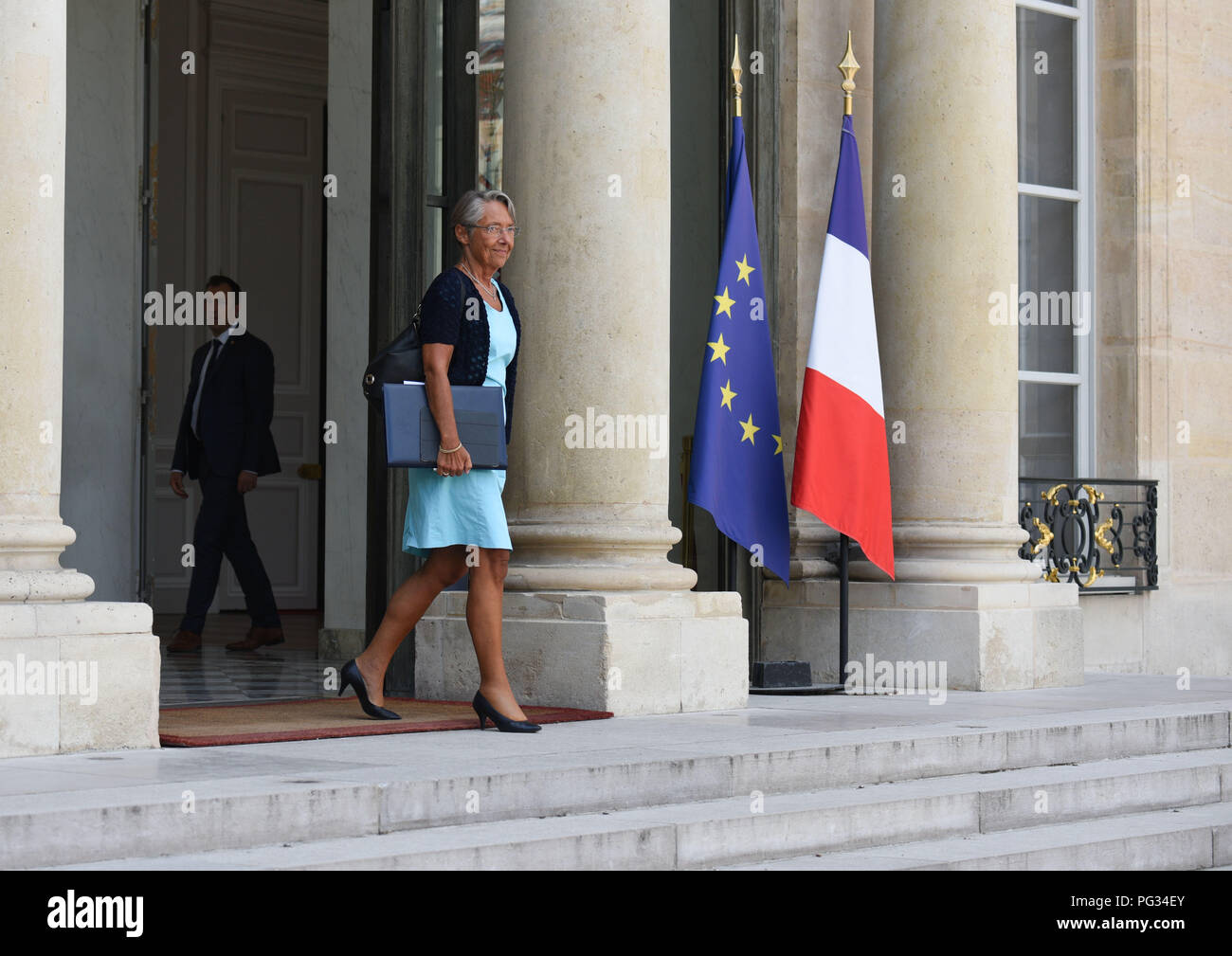 Paris, Frankreich. August 22, 2018 - Paris, Frankreich: der französische Minister für Verkehr Elisabeth getragen verlässt das Elysee Palace nach dem Ministerrat. La Ministre de Transporte, Elisabeth getragen, a la sortie du Conseil des Ministres de la rentree. *** Frankreich/KEINE VERKÄUFE IN DEN FRANZÖSISCHEN MEDIEN *** Credit: Idealink Fotografie/Alamy leben Nachrichten Stockfoto