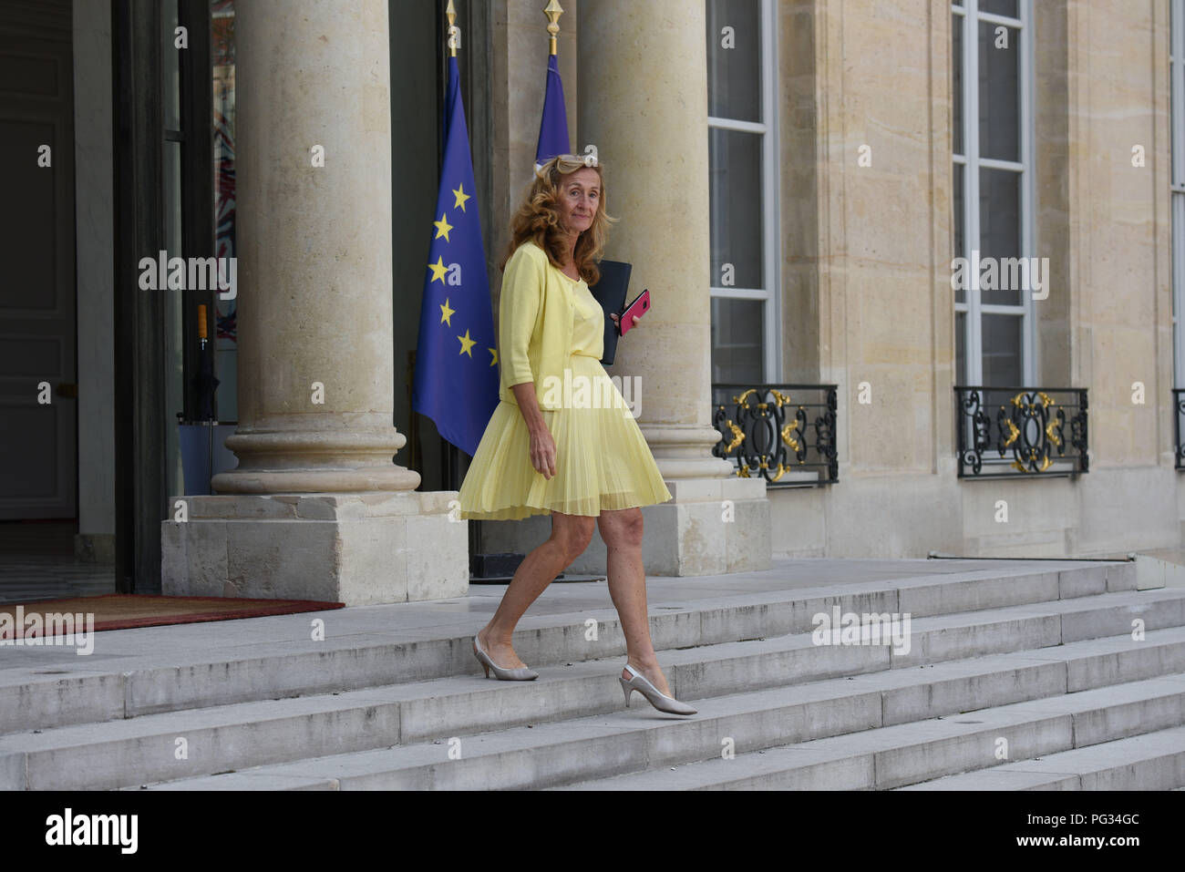 Paris, Frankreich. August 22, 2018 - Paris, Frankreich: Französischer Minister für Justiz, Nicole Belloubet, verlässt das Elysee Palace nach dem Ministerrat. La Ministre de la Justice, Nicole Belloubet, a la sortie du Conseil des Ministres de la rentree. *** Frankreich/KEINE VERKÄUFE IN DEN FRANZÖSISCHEN MEDIEN *** Credit: Idealink Fotografie/Alamy leben Nachrichten Stockfoto