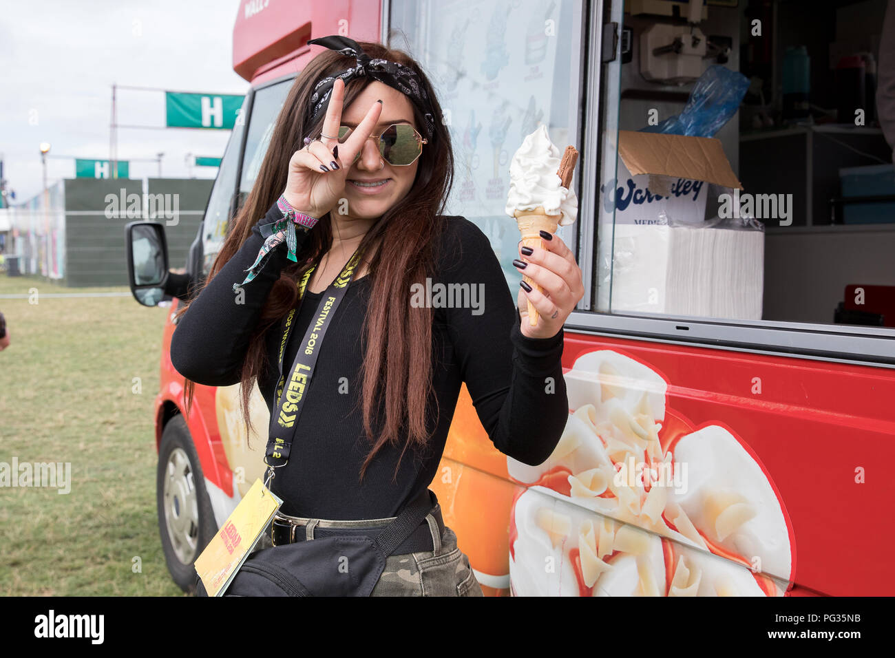 Leeds, Großbritannien. 23. August 2018. Fans fangen bei Leeds Festival, Großbritannien zu kommen. Credit: Andy Gallagher/Alamy leben Nachrichten Stockfoto