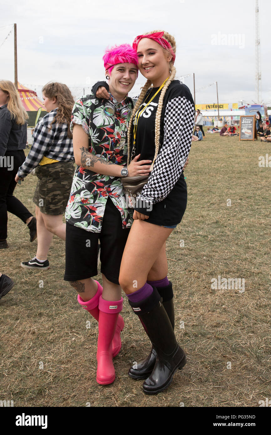 Leeds, Großbritannien. 23. August 2018. Fans fangen bei Leeds Festival, Großbritannien zu kommen. Credit: Andy Gallagher/Alamy leben Nachrichten Stockfoto