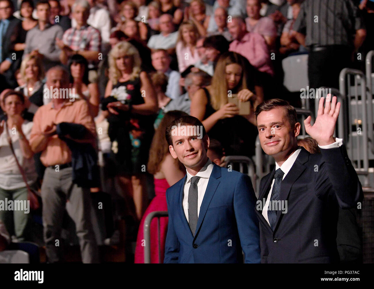 Erfurt, Deutschland. 23 Aug, 2018. Der österreichische Kanzler Sebastian Kurz (L) von der Österreichischen Volkspartei (OVP) und Mike Mohring, Landesvorsitzender der CDU Thüringen, kommen zu dem jährlichen Empfang der CDU-Fraktion im Thüringer Landtag. Quelle: Britta Pedersen/dpa-Zentralbild/dpa/Alamy leben Nachrichten Stockfoto