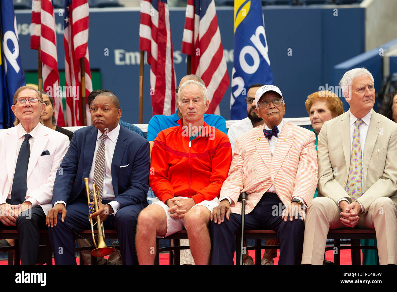 New York, Vereinigte Staaten. 22 Aug, 2018. Oscar Cohen, Wynton Marsalis, John McEnroe, David Dinkins, Gordon Smith besuchen Neue Luis Armstrong Stadium Hingabe an USTA Billie Jean King National Tennis Center Credit: Lev Radin/Pacific Press/Alamy leben Nachrichten Stockfoto