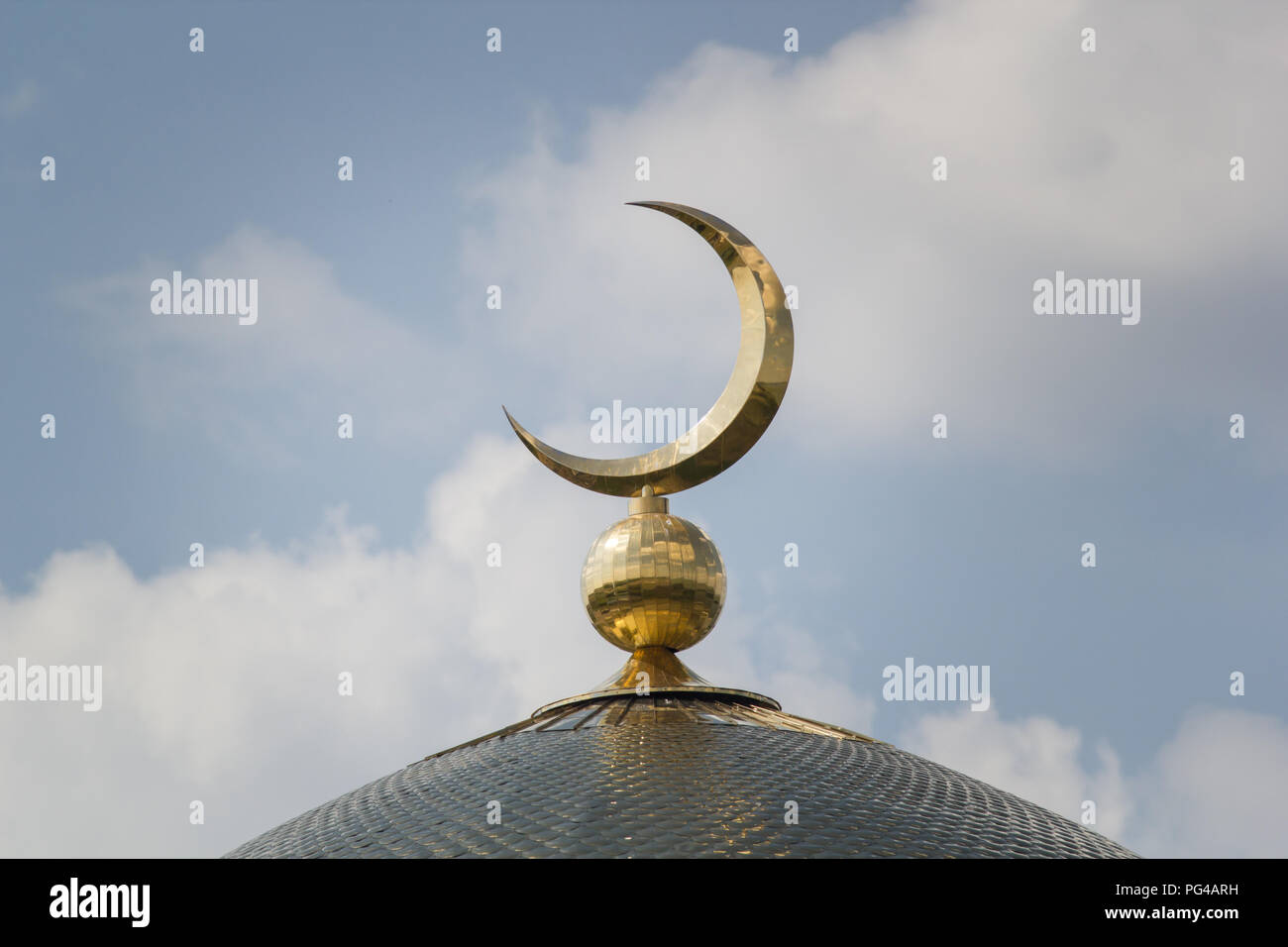 Islamische Mond - das Zeichen auf der Moschee Stockfotografie - Alamy
