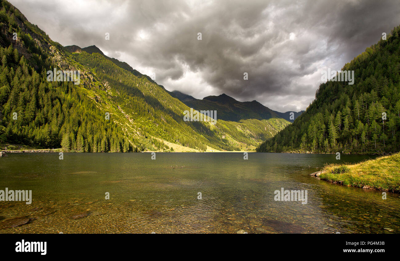 Riesachsee See und die Berge in der Nähe von Schladming, Österreich an einem Sommertag Stockfoto