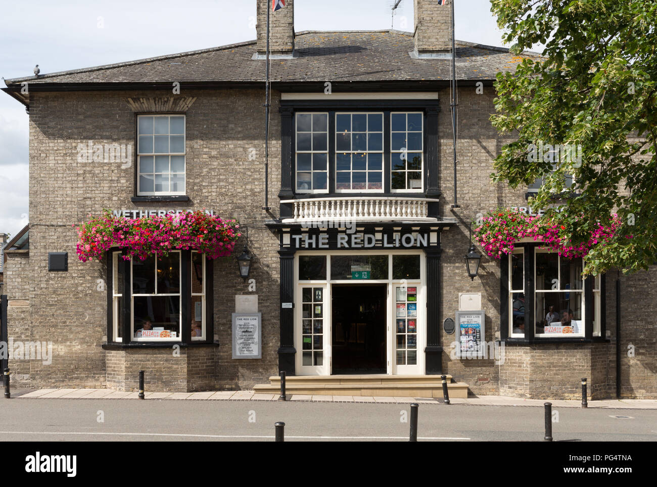 Das Red Lion, Wetherspoons Kneipe, Marktplatz, Thetford. Hingegen Ungeschärft Stockfoto