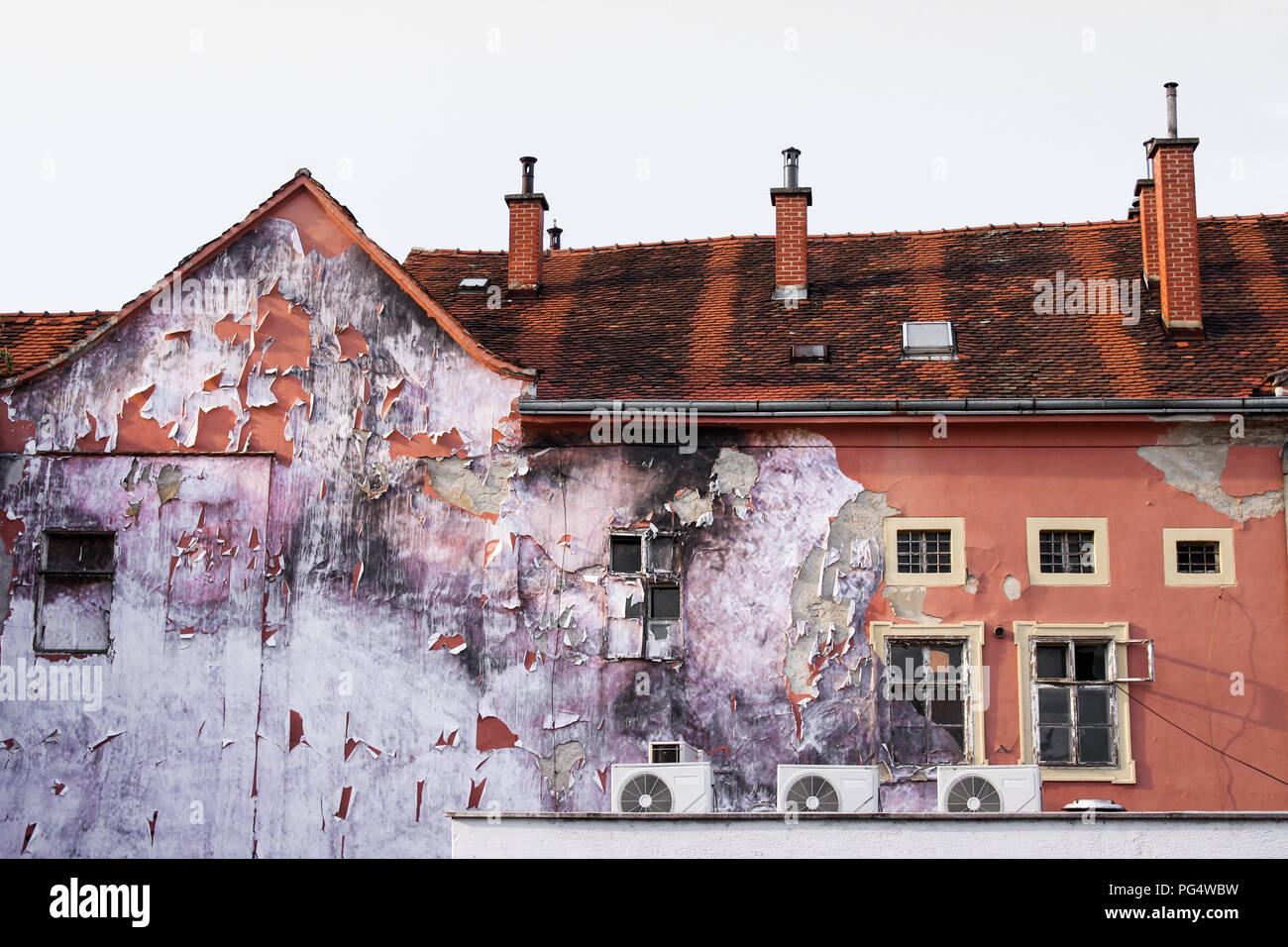 Wandbild Reste auf der Fassade in Zagreb Stockfoto Wandbild Reste auf der Fassade in Zagreb Stockfoto