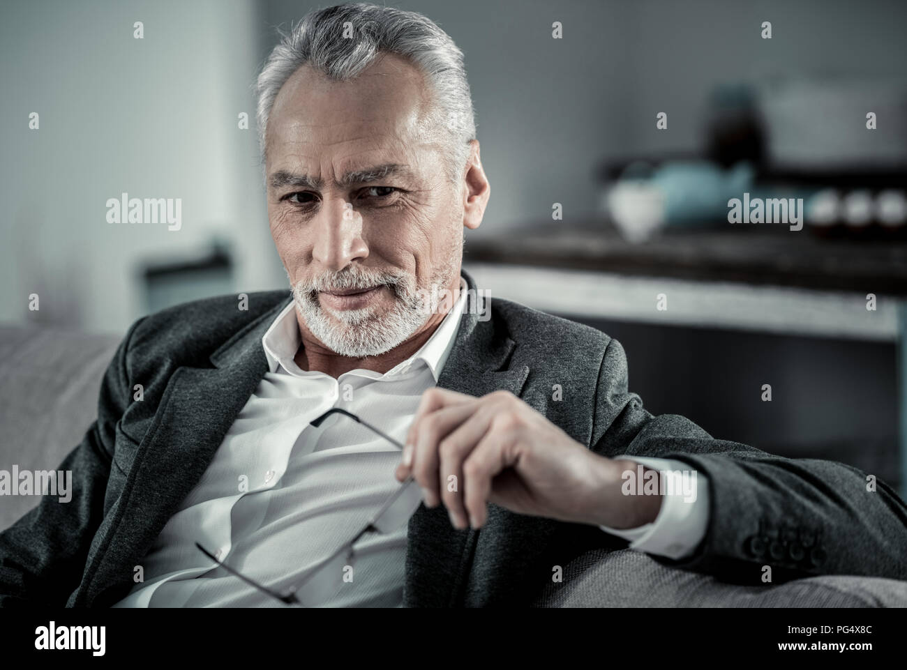 Nachdenklich älterer männlichen Plan erstellen Stockfoto Nachdenklich älterer männlichen Plan erstellen Stockfoto