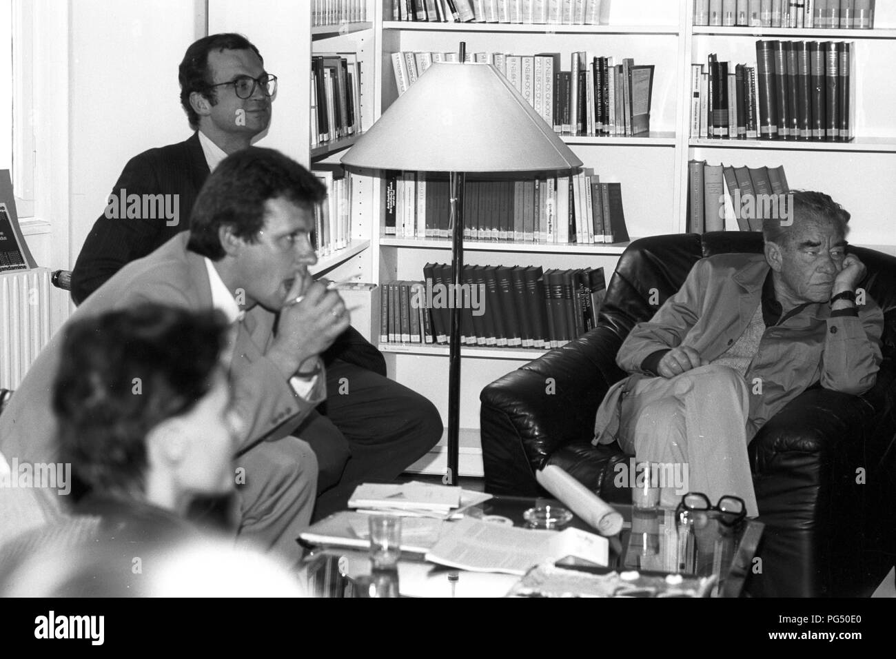 Wöchentliche Sitzung des IWM in Wien. Das IWM (Institut für die Wissenschaften vom Menschen) ist ein unabhängiges Institut für fortgeschrittene Studien in den Geistes- und Sozialwissenschaften 1982 gegründet von Der polnische Philosoph Krzysztof Michalski (zweiter von links). Stockfoto