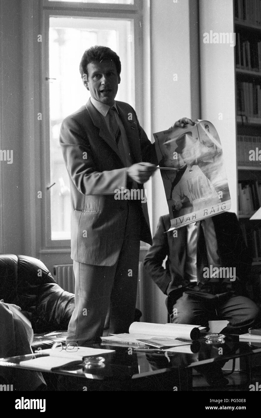 Krzysztof Michalski spricht auf eine der wöchentlichen Sitzungen des IWM in Wien. Das IWM (Institut für die Wissenschaften vom Menschen) ist ein unabhängiges Institut für fortgeschrittene Studien in den Geistes- und Sozialwissenschaften 1982 gegründet von Der polnische Philosoph Krzysztof Michalski. Stockfoto