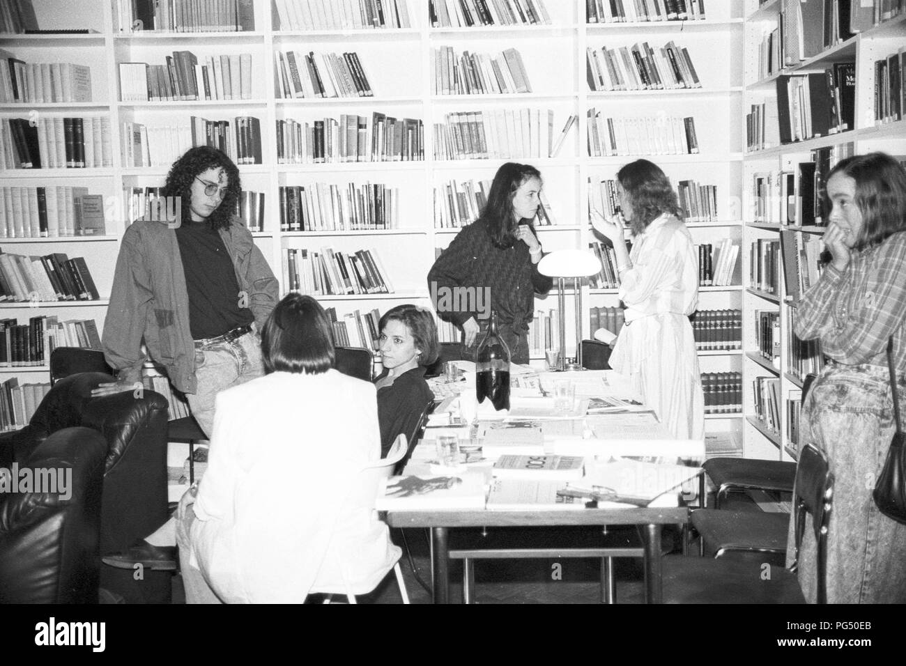 Teilnehmer bei der wöchentlichen Sitzung des IWM in Wien. Das IWM (Institut für die Wissenschaften vom Menschen) ist ein unabhängiges Institut für fortgeschrittene Studien in den Geistes- und Sozialwissenschaften 1982 gegründet von Der polnische Philosoph Krzysztof Michalski. Stockfoto