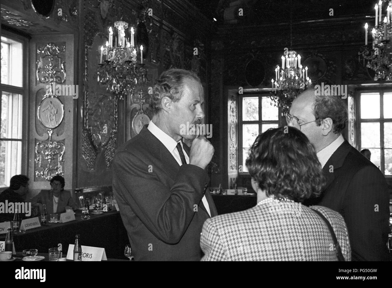 Der Soziologe und Politiker Ralf Gustav Dahrendorf, auf einer Tagung der IWM ((Institut für die Wissenschaft vom Menschen", Deutsch: Institut für die Wissenschaften vom Menschen) im Palais Schwarzenberg in Wien. Dahrendorf war ein Mitglied des Bundestages, das House of Lords und Direktor der London School of Economics. Auf dem FDP-Bundesparteitag 1968 Dahrendorf hatte eine Diskussion mit Rudi Dutschke. Stockfoto