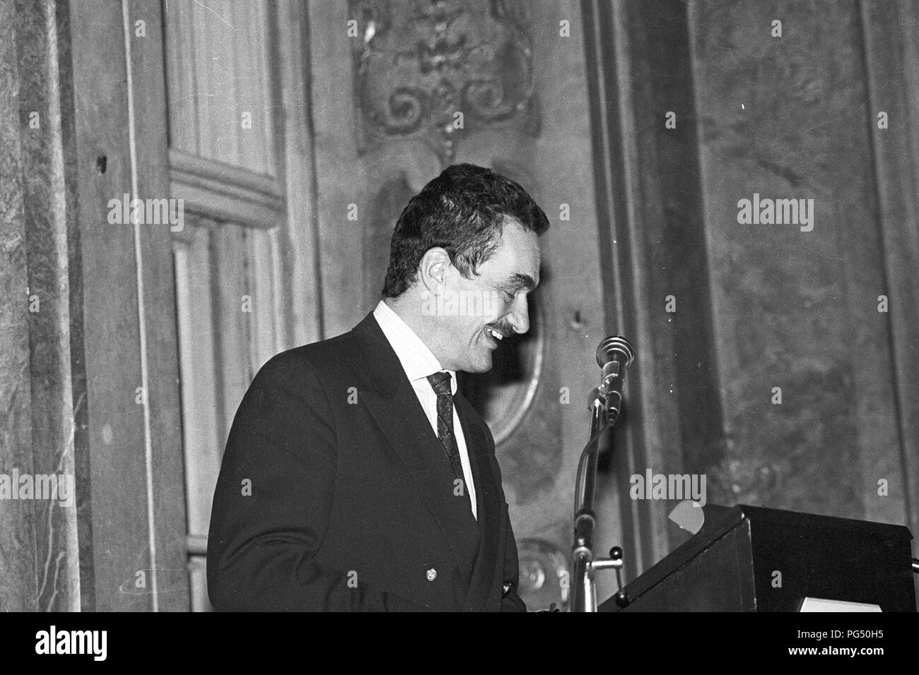 Karel Schwarzenberg spricht auf einer Tagung der IWM ((Institut für die Wissenschaft vom Menschen", Deutsch: Institut für die Wissenschaften vom Menschen) im Palais Schwarzenberg in Wien. Schwarzenberg wurde später der tschechische Außenminister. Stockfoto