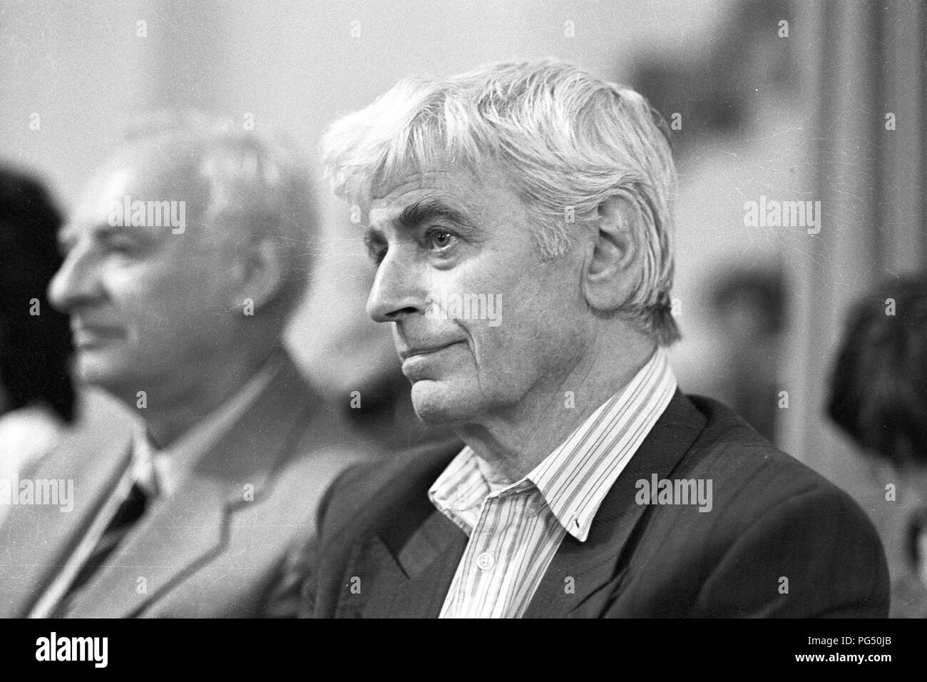 Der ungarische Schriftsteller Miklos Meszoely auf einer Tagung der Österreichischen Literatur Gesellschaft in Wien im Jahre 1990. Meszoly ist als einer der wichtigsten Vertreter der Neuen Ungarischen Literatur. Stockfoto