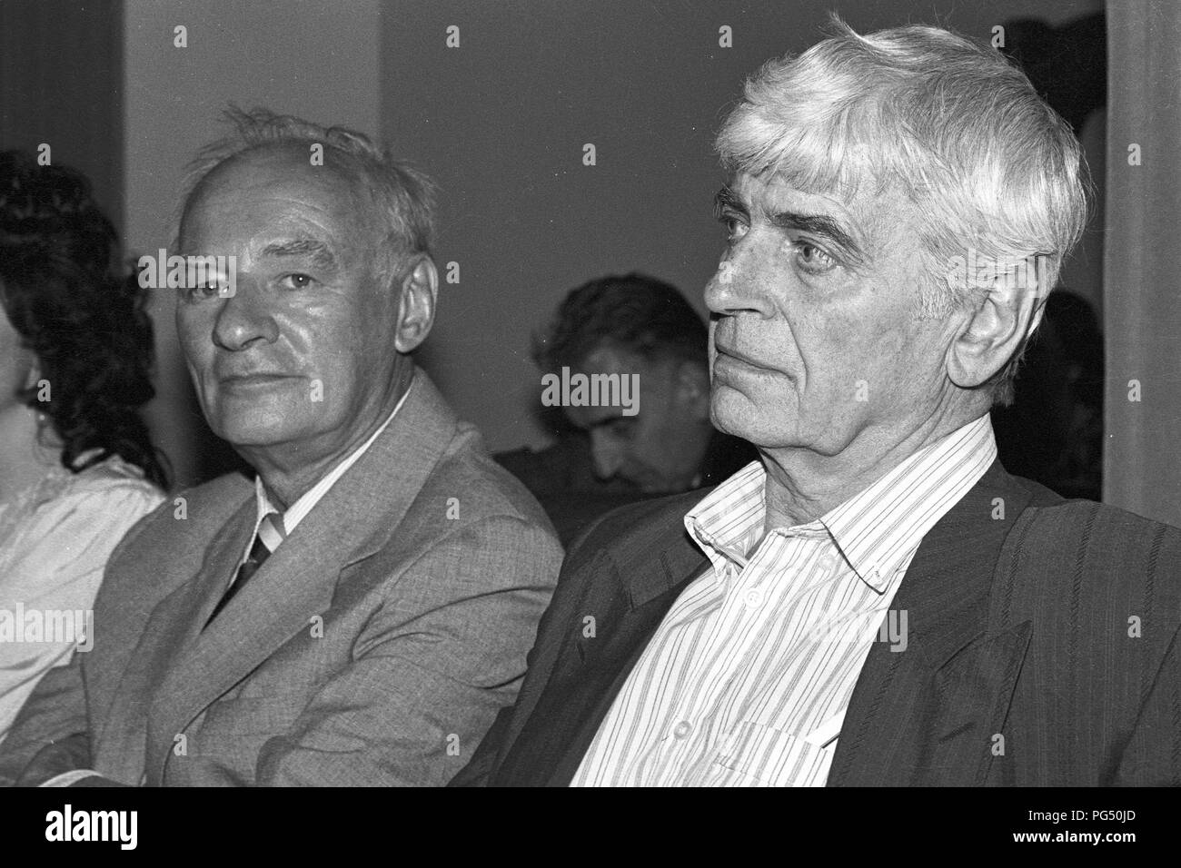 Der ungarische Schriftsteller Miklos Meszoely auf einer Tagung der Österreichischen Literatur Gesellschaft in Wien im Jahre 1990. Meszoly ist als einer der wichtigsten Vertreter der Neuen Ungarischen Literatur. Stockfoto