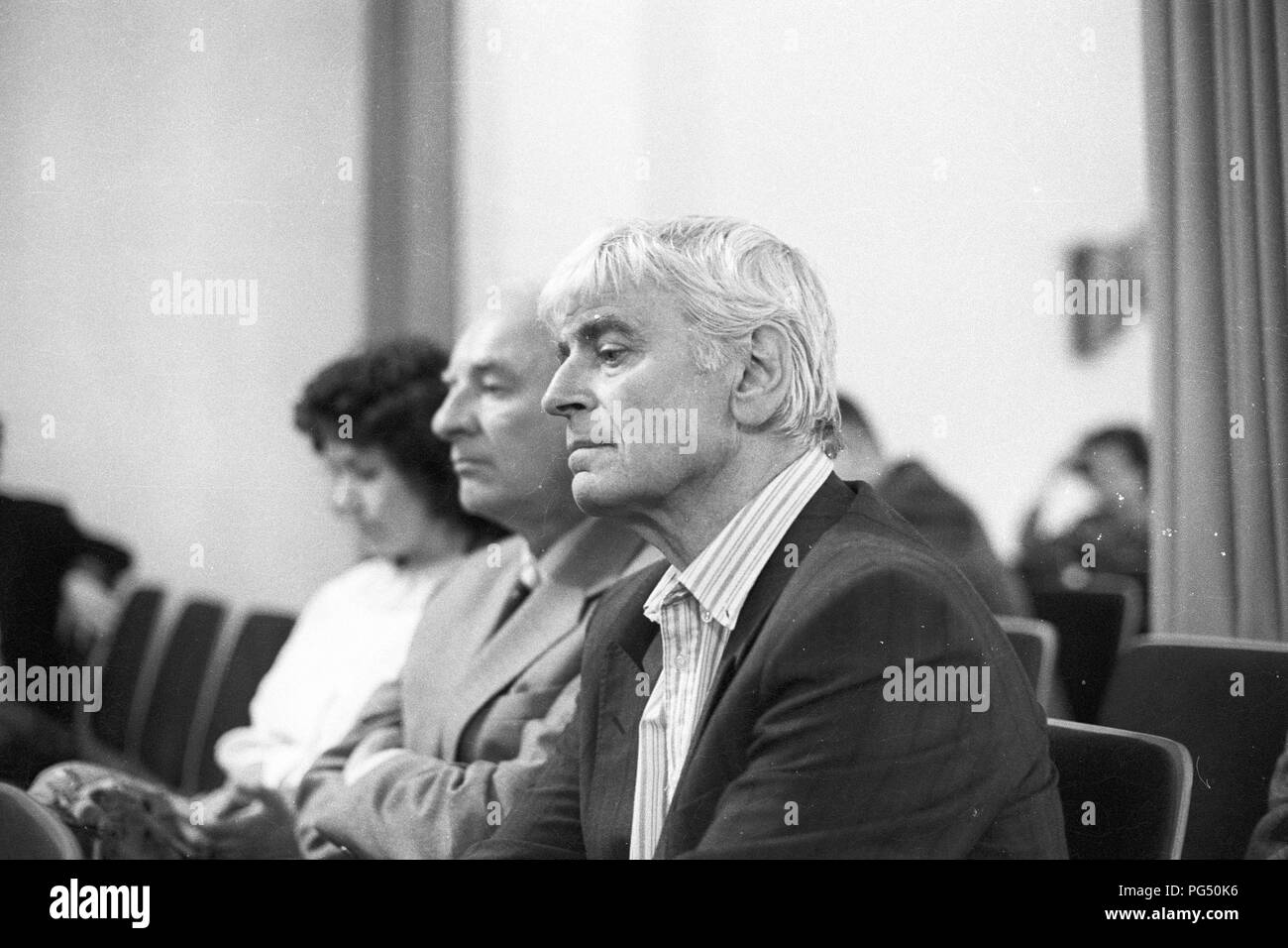 Der ungarische Schriftsteller Miklos Meszoely auf einer Tagung der Österreichischen Literatur Gesellschaft in Wien im Jahre 1990. Meszoly ist als einer der wichtigsten Vertreter der Neuen Ungarischen Literatur. Stockfoto