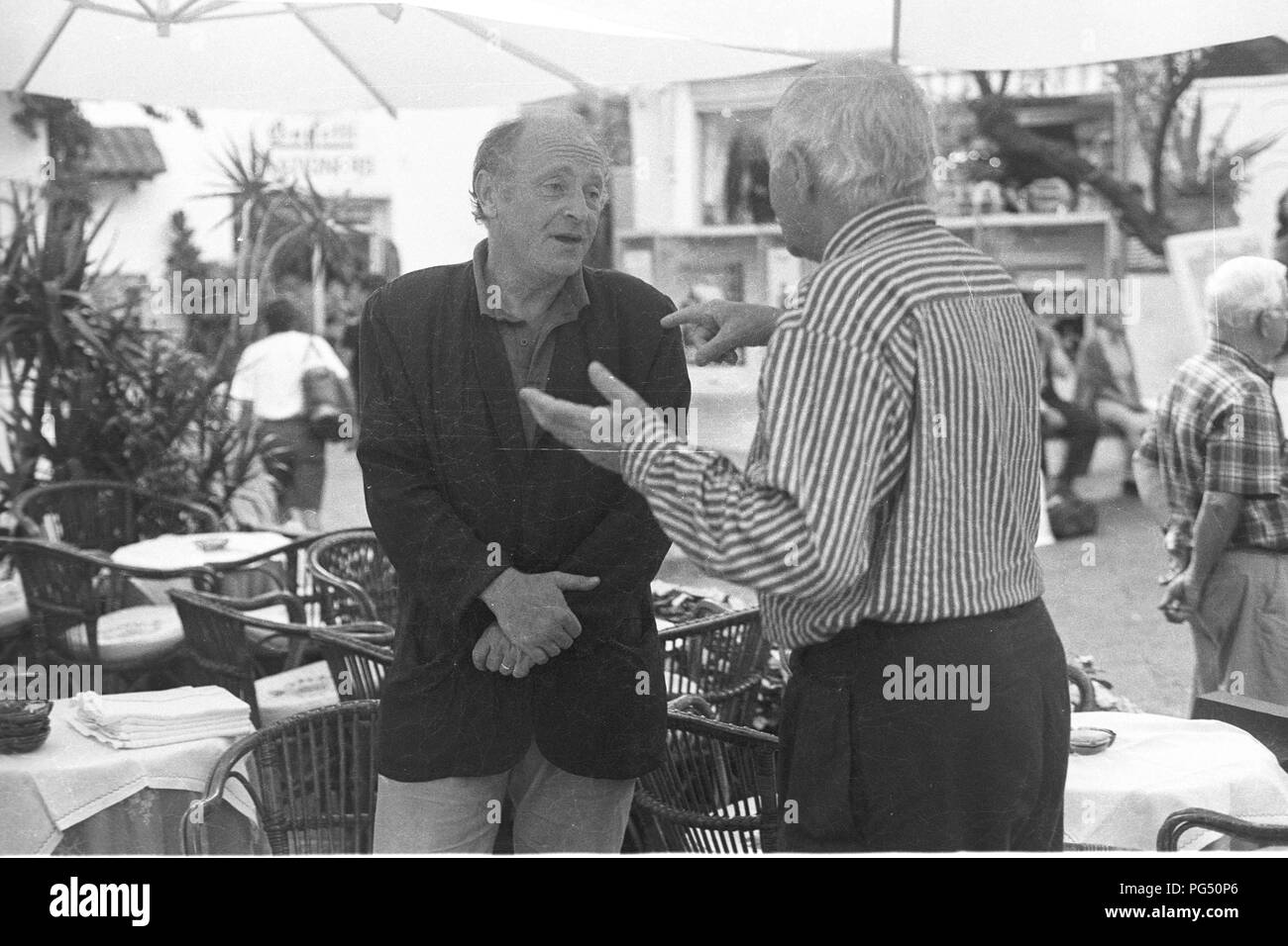Die Russisch-amerikanische Dichter Joseph Brodsky (l) und der tschechische Schriftsteller Bohumil Hrabal auf Capri im Jahre 1990. Stockfoto