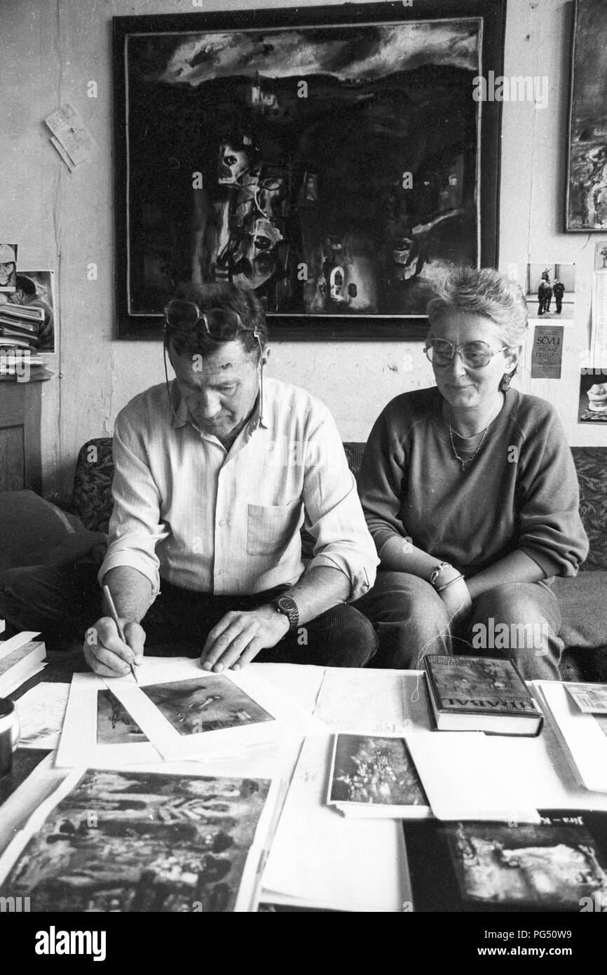 Der Übersetzer Susanna Roth und der Maler Josef JIRA Jira im Haus im nördlichen Tschechien Mala Skala. Stockfoto