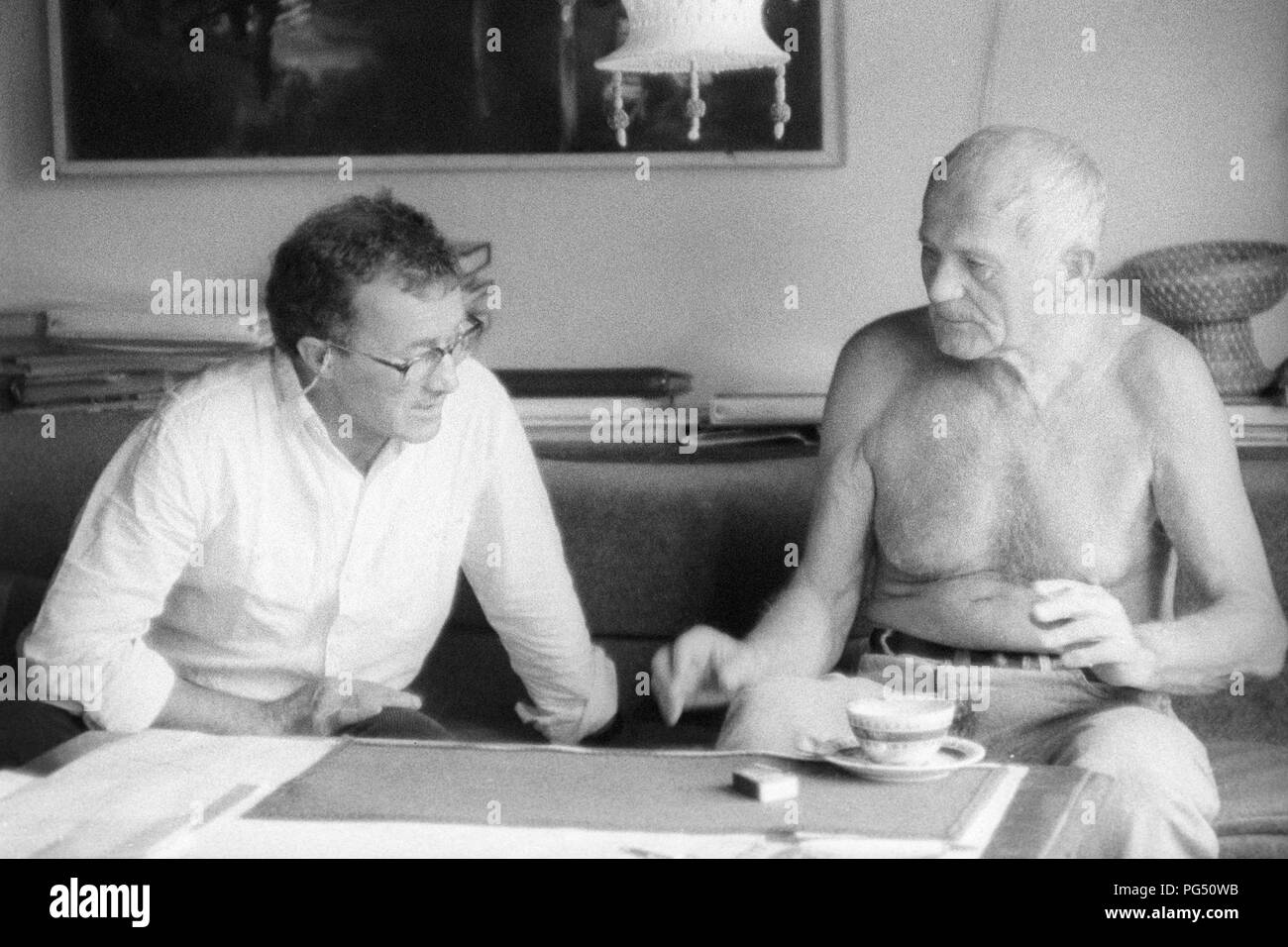 Der Maler Josef Jira und der Schriftsteller Josef JIRA Jira im Wohnzimmer im nördlichen Tschechien Mala Skala. Stockfoto