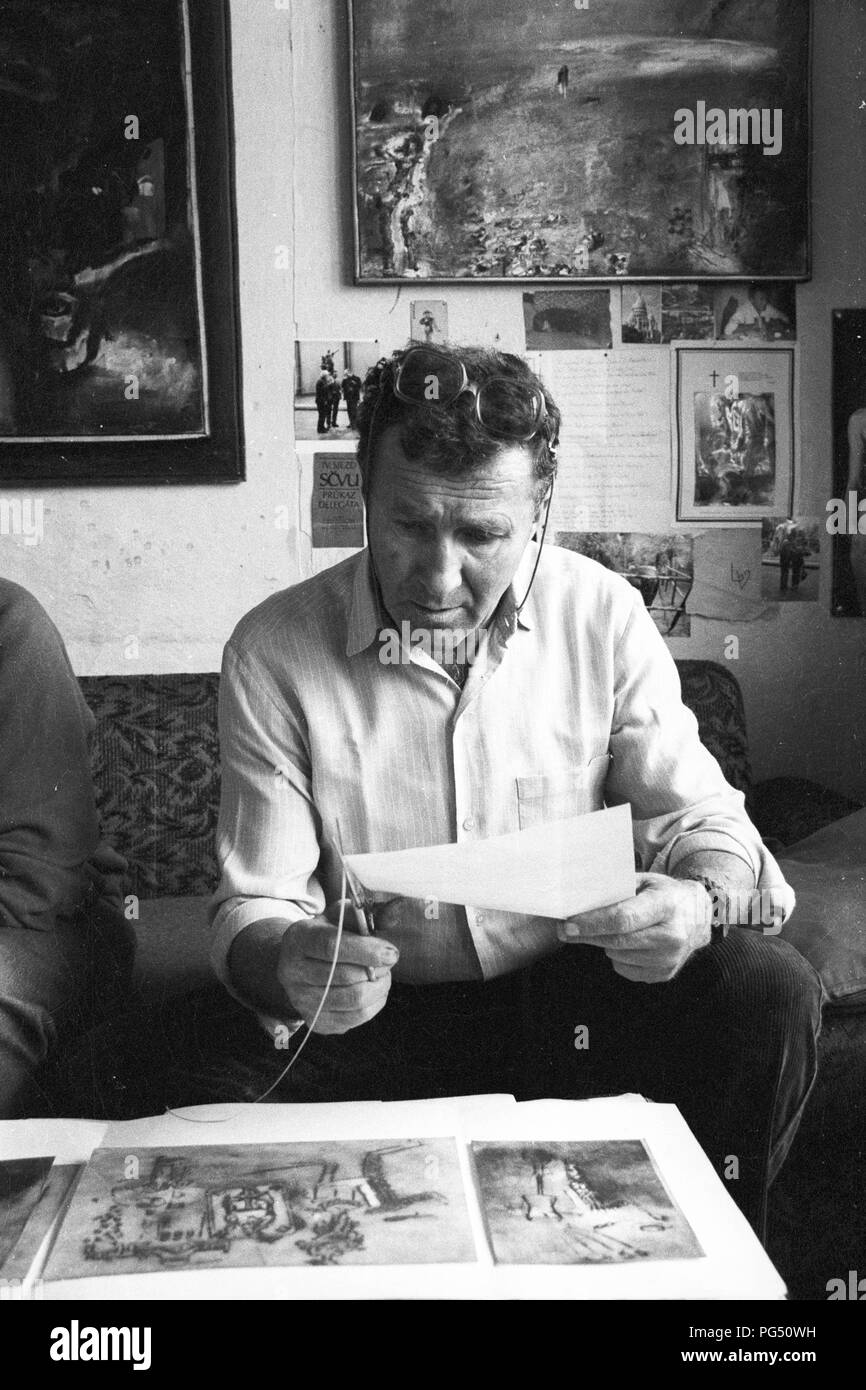 Der tschechische Maler Josef Jira in seinem Haus im Norden der Tschechischen Mala Skala. Stockfoto