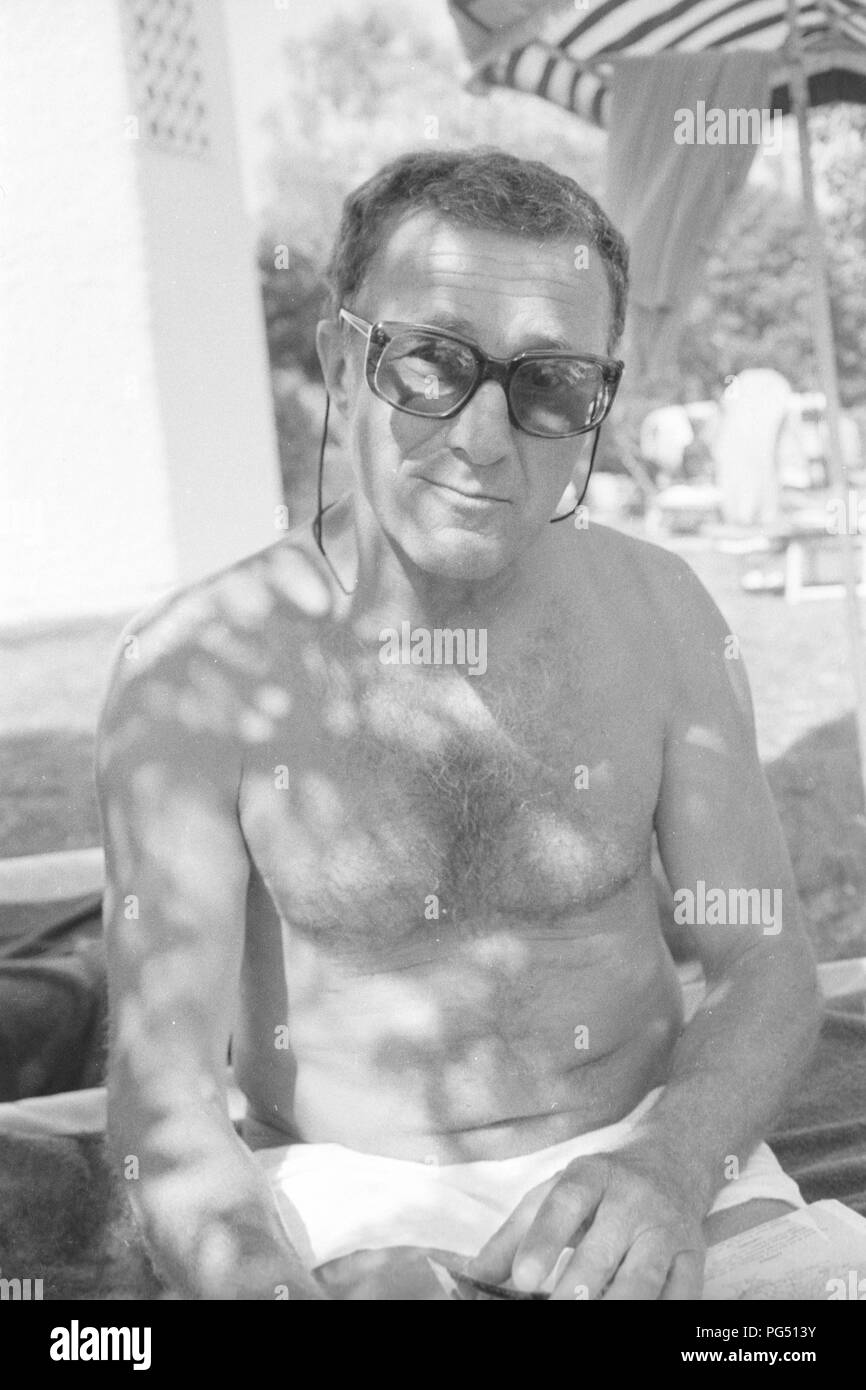 Der tschechische Maler Josef Jira bei einem Urlaub in Zypern. Stockfoto