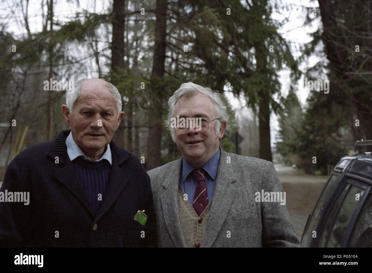 Der Schriftsteller Bohumil Hrabal (links) mit dem Autor und Verleger Josef Skvorecky. Stockfoto