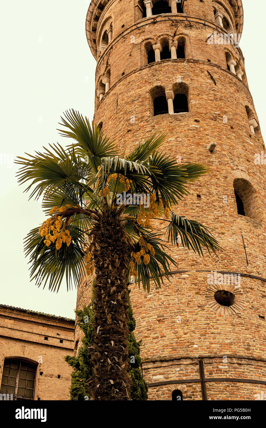 Denkmal im mittelalterlichen Zentrum von Ravenna Stockfoto