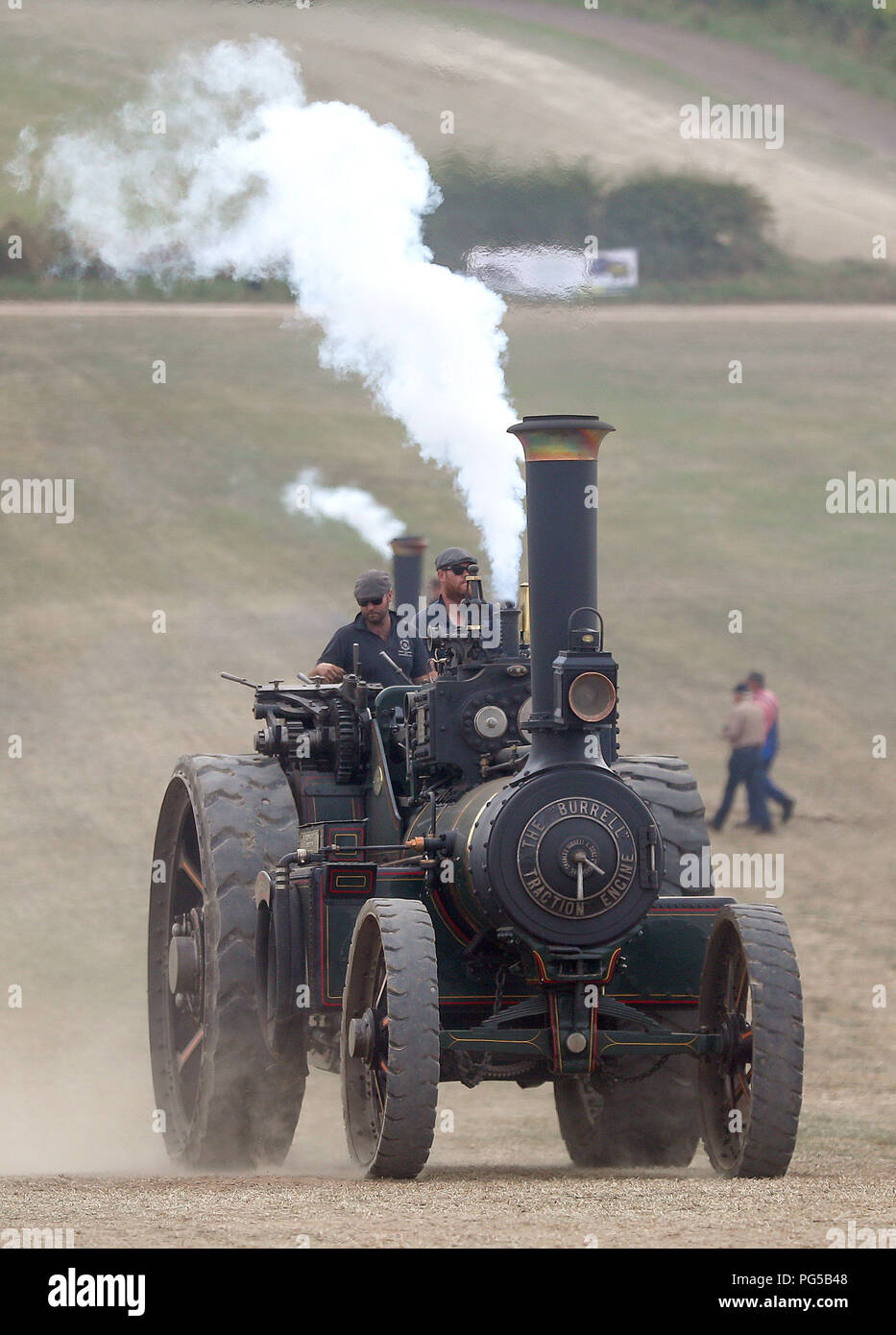 Ein Burrell Traction Engine macht es weg um die schwertransporte Arena am Great Dorset Steam Fair, wo Hunderte von Zeitraum dampfbetriebene Zugmaschinen und schwere mechanische Ausrüstung aus allen Epochen für die jährlichen Erscheinen am 23. bis 27. August 2018 zu sammeln, zu 50 Jahren feiern. Stockfoto